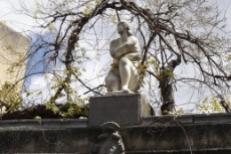 Statua superiore della fontana Venere Ciprea